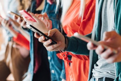 Minderjährige: Sechs Prozent abhängig von sozialen Medien