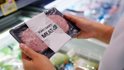 Veganer Fleischersatz „Ungesund bis tödlich“: Kritik von Ernährungsmediziner