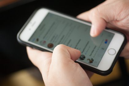 Sind rechtsextreme Chat-Inhalte durch Meinungs- und Kunstfreiheit gedeckt?