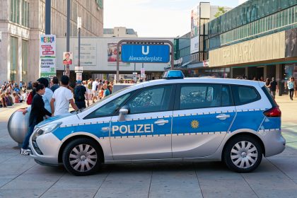 Falscher Polizeibeamter soll knapp 880.000 Euro erbeutet haben