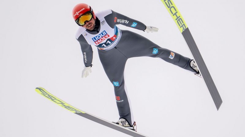 Kombinierer Johannes Rydzek beim Skispringen.