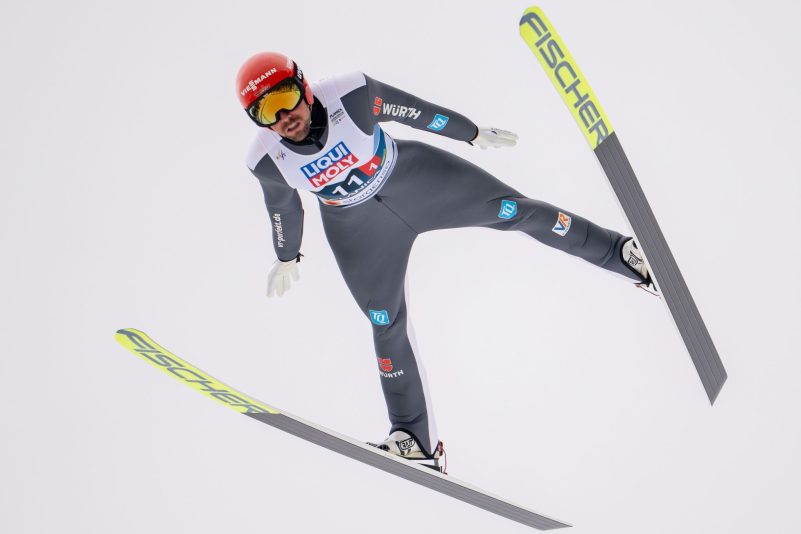 Kombinierer Johannes Rydzek beim Skispringen.