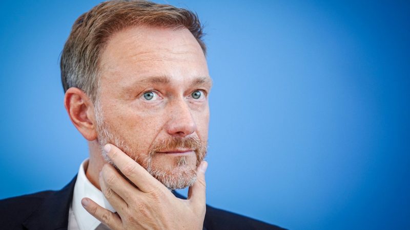 Finanzminister Christian Lindner (FDP) ringt mit seinen Ressortkollegen derzeit um die Aufstellung des Bundeshaushalts für 2024.