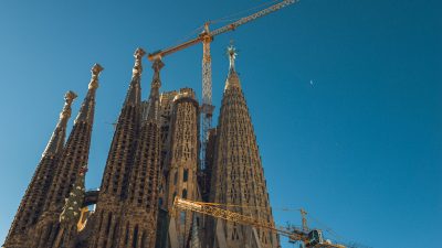 Barcelona: Zwei neue Türme der Sagrada Família erstmals beleuchtet