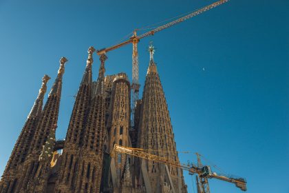 Barcelona: Zwei neue Türme der Sagrada Família erstmals beleuchtet