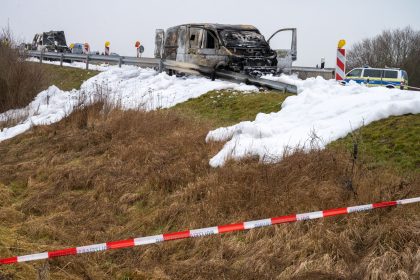 Millionenraub aus Geldtransporter an A20 – Täter flüchtig