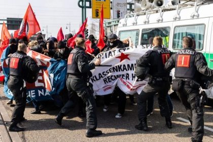 Protest gegen AfD-Parteitag: „Riesiger Antifa Block“ zog durch Offenburg