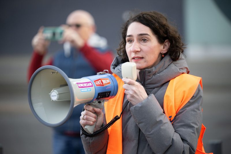 Cosima Ingenschay, EVG-Verhandlungsführerin: Die EVG will mit der Bahn über das Thema Mindestlohn sprechen.
