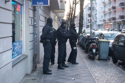 Berlin und Halle: Razzia gegen Schleuserbande – Polizei und GSG 9 im Einsatz