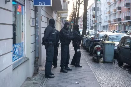 Berlin und Halle: Razzia gegen Schleuserbande – Polizei und GSG 9 im Einsatz