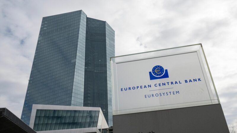 Die Europäische Zentralbank (EZB) in Frankfurt. Die Notenbank hebt den Leitzins nochmals an.