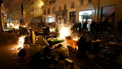 Frankreich: Proteste gegen Macrons Rentenreform halten an – Misstrauensanträge gegen Regierung erwartet