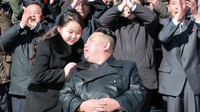 Kim zeigt sich mit Tochter: Was plant Nordkoreas Machthaber?