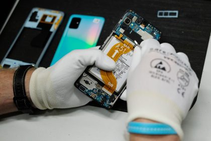 Erfinder des Handys: „Glotzt nicht dauernd aufs Handy“