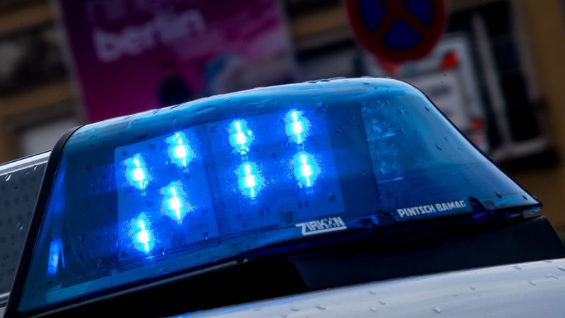 Die Berliner Polizei ermittelt zu einem Angriff mit Handgranate.