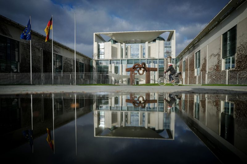 Die Spitzen der Ampel-Koalition hatten ihre Gespräche über eine Reihe von Streitthemen am Sonntagabend aufgenommen.