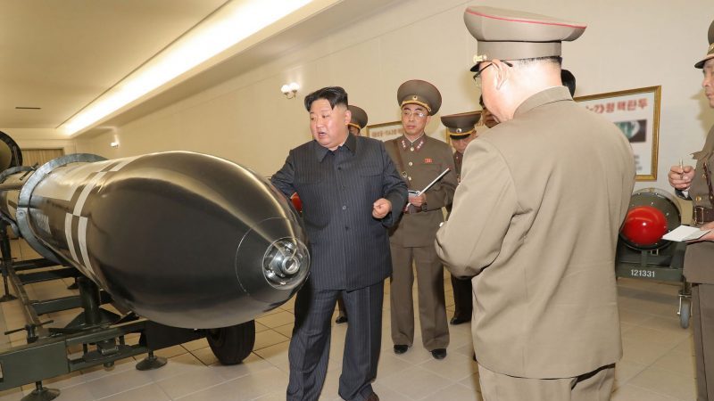 Kim Jong Un während eines Besuchs des Nuklearwaffeninstituts von Nordkorea in Pjöngjang.