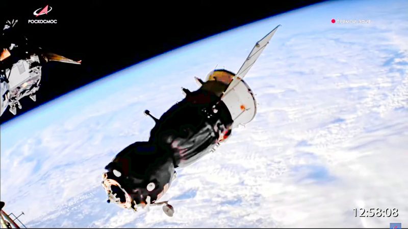 Die nach einem Leck defekte russische Raumkapsel Sojus MS-22 hat wie angekündigt von der Raumstation ISS unbemannt abgedockt.