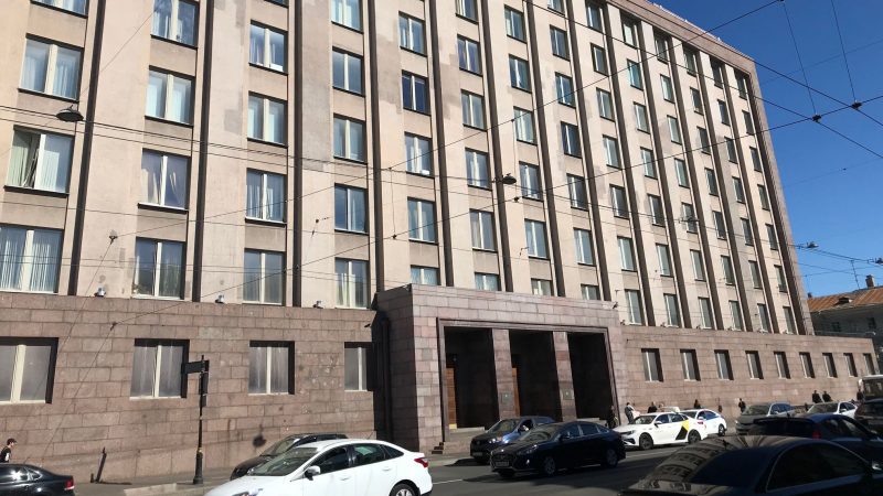Das in St. Petersburg so bezeichnete "Große Haus" ist der Sitz des örtlichen Inlandsgeheimdienstes FSB, wo früher der sowjetische Geheimdienst KGB untergebracht war, bei dem Wladimir Putin Karriere als Offizier machte.