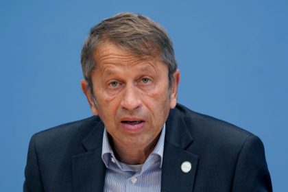 Charité-Chef offenbart Unwissenheit über COVID-Impfstoffe