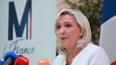 Le Pen wirft Macron vor, „in einer Parallelwelt gefangen“ zu sein