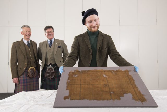 Ausstellung des ältesten echten Tartan von Schottland