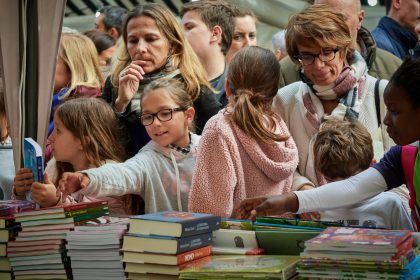 Don Quijote, ein Ungeheuer und die Tradition, ein Buch zu verschenken