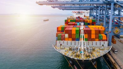 Rotes Meer: Transport wegen Angriffen auf Frachtschiffe gestoppt – Öl könnte teurer werden