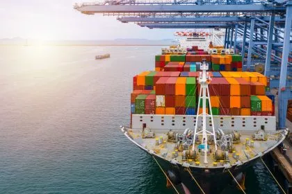 Rotes Meer: Transport wegen Angriffen auf Frachtschiffe gestoppt – Öl könnte teurer werden