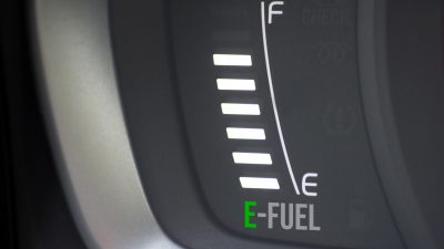 E-Fuels: Die teure Zukunft des Autofahrens?