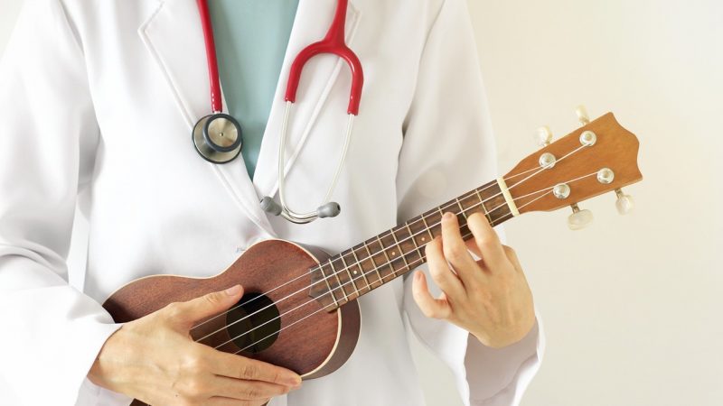 Musik hilft bei Hirnverletzungen, reduziert Schmerzen und Ängste