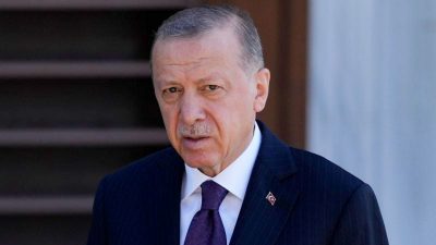 „Magenprobleme“: Erdogan unterbricht Interview – Wahlkampfauftritt abgesagt