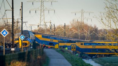 „Schrecklicher Zugunfall“ in Niederlanden: Ein Toter und viele Verletzte