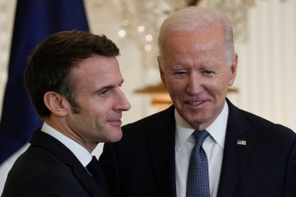 Vor China-Besuch: Macron stimmt sich mit Biden ab
