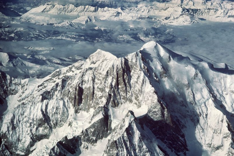 Am Montblanc-Gebirge in den Westalpen sind durch eine Lawine mindestens vier Menschen gestorben (Archivbild).