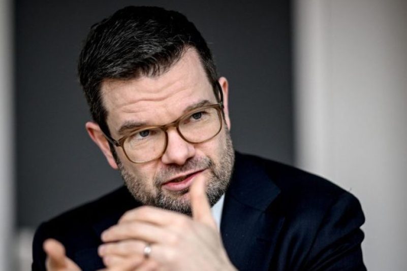 Das Hauptziel der damaligen Gesetzesänderung stellt Marco Buschmann nicht in Frage.