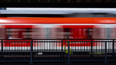 Zwei Männer überleben in München Unfälle mit S-Bahnen