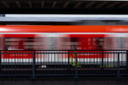 Zwei Männer überleben in München Unfälle mit S-Bahnen