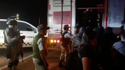 Mehr als 200 Migranten aus Lastwagen befreit