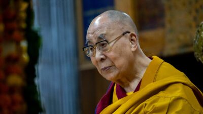 Dalai Lama zu Knie-OP in New York eingetroffen