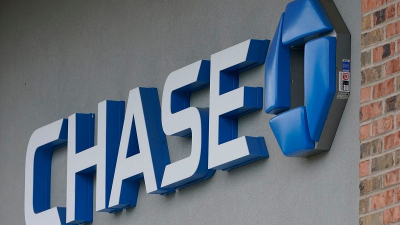 Ein Chase-Schild in Richmond, Virginia. Der starke Anstieg der Zinsen hat der größten US-Bank JPMorgan Chase einen überraschend guten Start ins Jahr verschafft.