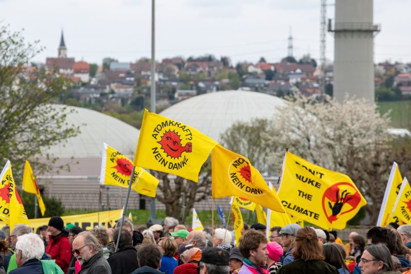 Aor dem Kernkraftwerk Neckarwestheim 2 wird ein Abschaltfest gefeiert.
