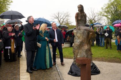 „Weiteres Highlight“: Neue Loreley-Statue am Mittelrhein enthüllt