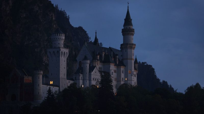 Monatelang wurde das Schloss, um Energie zu sparen, nicht mehr von Scheinwerfern illuminiert.