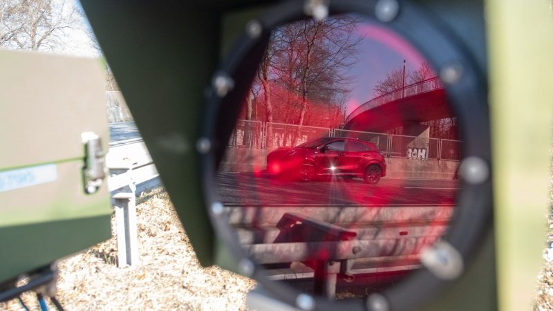 Die Polizei geht in mehreren Bundesländern gegen Temposünder vor.