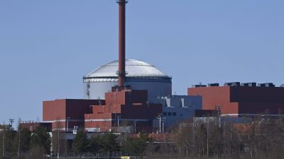 Der dritte Reaktor im Atomkraftwerk Olkiluoto an der finnischen Westküste wurde von dem deutsch-französischen Konsortium Areva-Siemens errichtet und hätte ursprünglich bereits 2009 ans Netz gehen sollen.