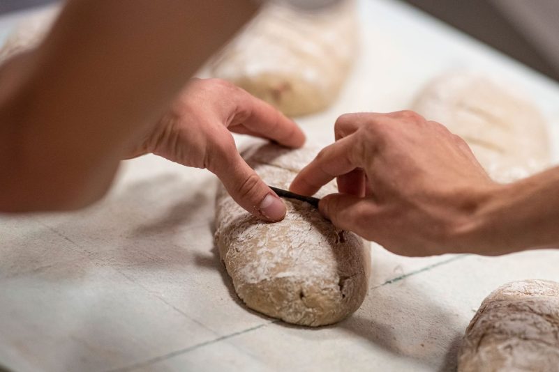 Auch die anhaltende Energiekrise und die gestiegenen Rohstoffkosten belasten die Bäckereien weiter.