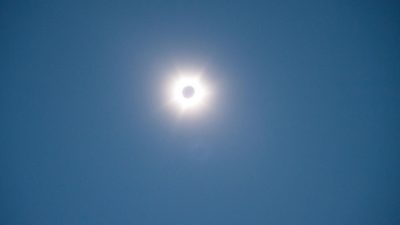 „Überwältigend“: Seltene Sonnenfinsternis in Australien