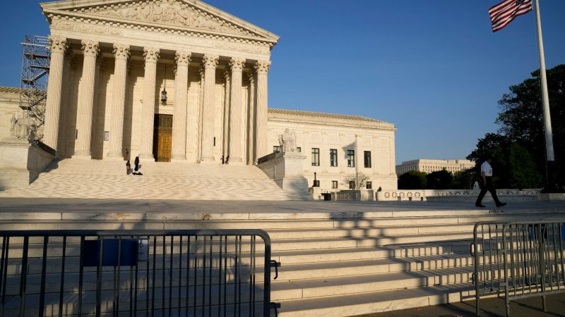 Der Supreme Court der USA hält den Zugang zu einem Abtreibungsmedikament aufrecht.