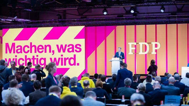 Der FDP-Bundesvorsitzende Christian Lindner spricht beim Bundesparteitag.